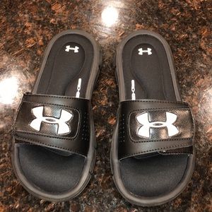 Boys under armour slides